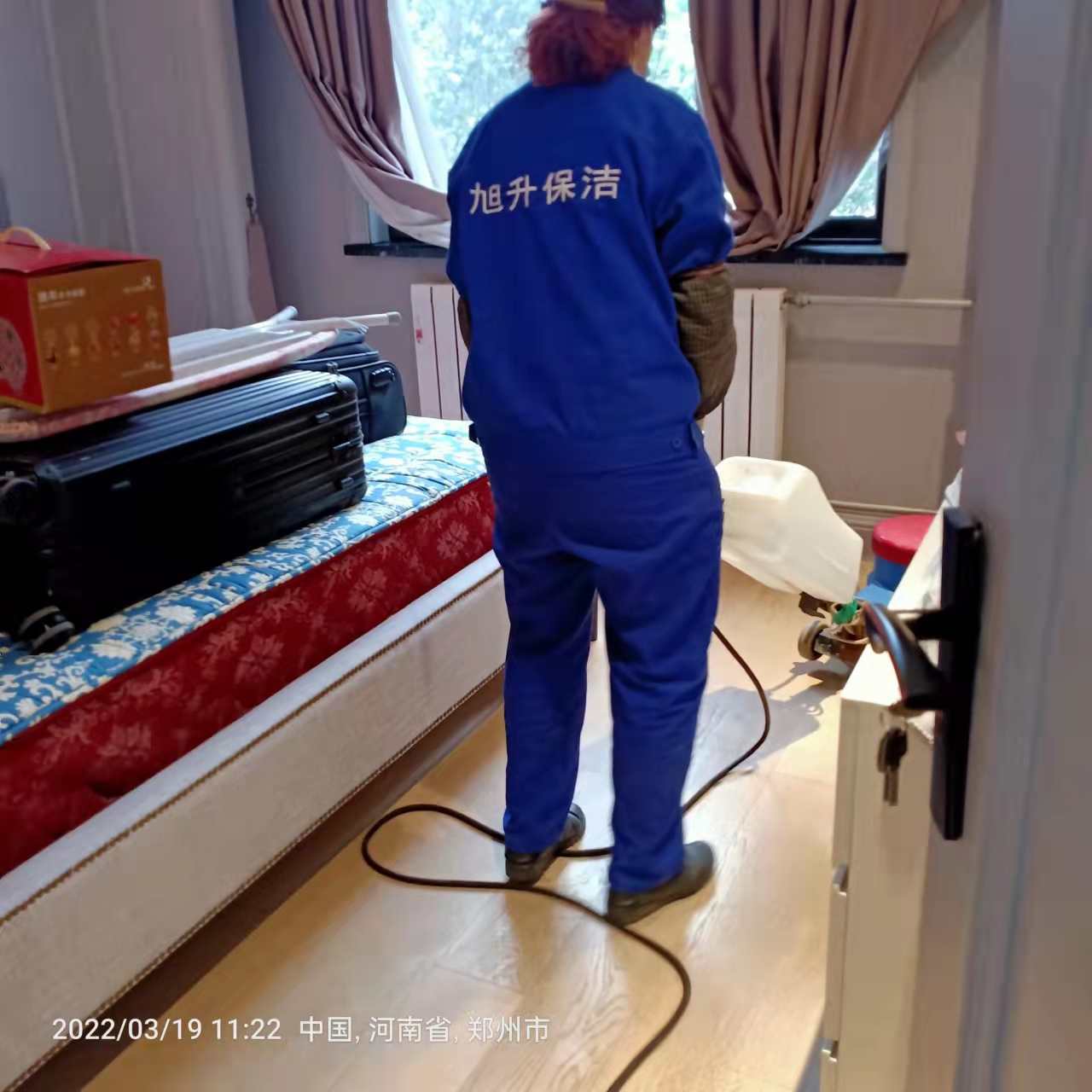 花季传媒网站（shēng）家政（zhèng）----地板打（dǎ）蠟