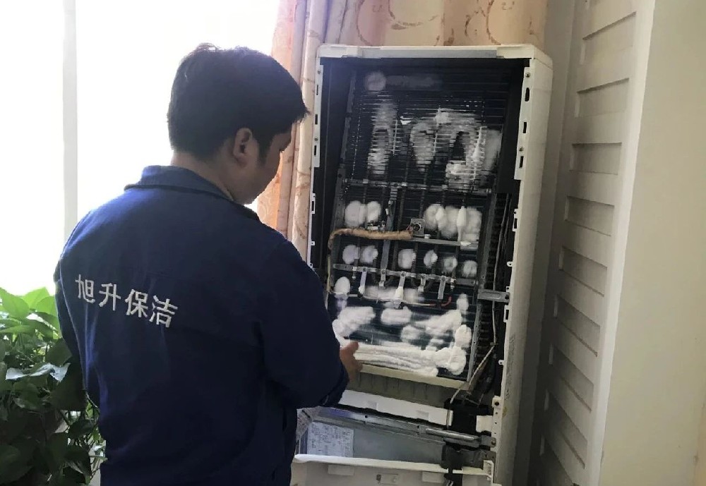 “空調耗電量飆升？深度清洗立（lì）省30%電費！”